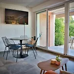 Avec Piscine Apartamento