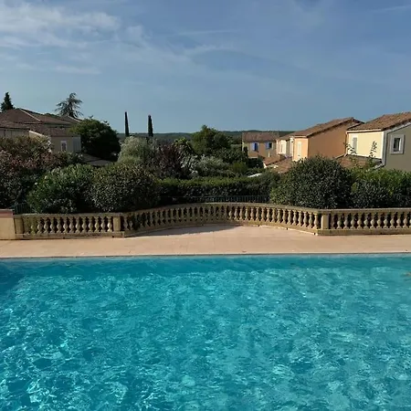Avec Piscine Apartment