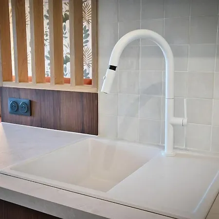 Avec Piscine דירה